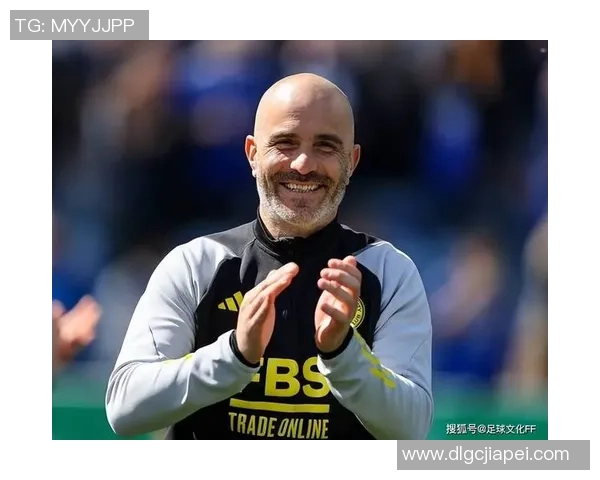 足球球星裹手背后的秘密 揭示运动员如何应对极端天气与受伤挑战