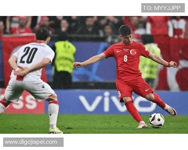 足球球星转发引爆热议掀起球迷互动狂潮推动赛事关注度提升